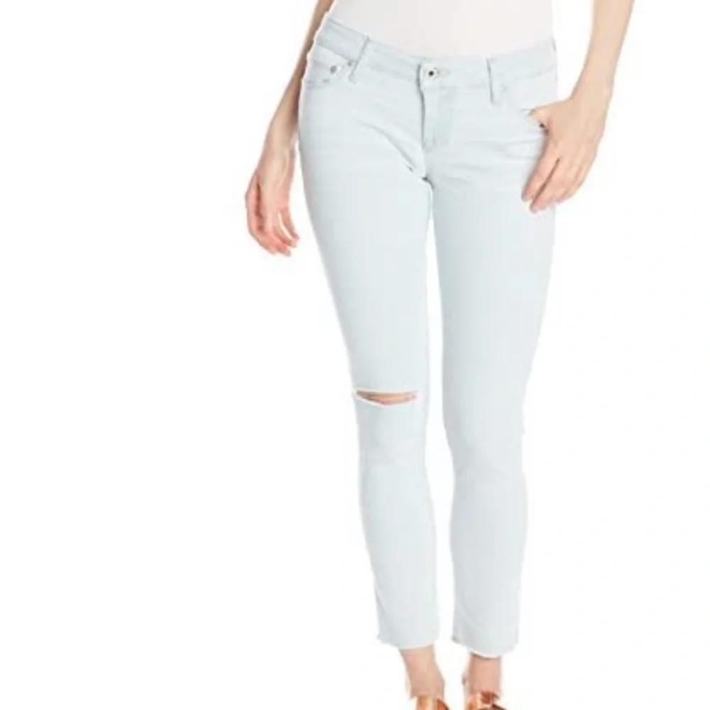 Lucky brand distressed Lolita capri jeans!